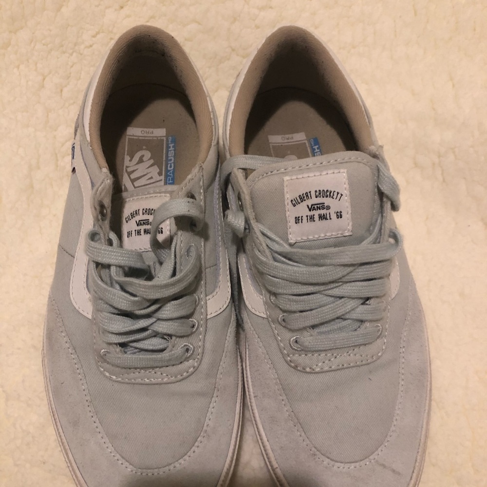 VANS SNEAKER FITS WOMENS 9.5 / MEN 8.0